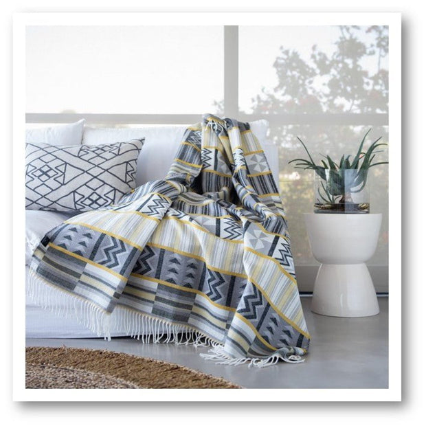 Tanzania - Kuschlige afrikanische Kente-Decke – Dezentes Muster: Grau/Gold – Luxuriöse gewebte Decke – Länge ca.180cm x  Breite ca.140cm - Marulaglow®