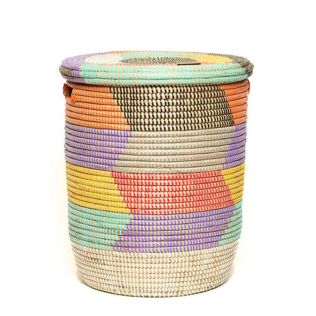 Yendi  - Traditioneller afrikanischer XL Wäschekorb mit flachem Deckel – bunt – Handarbeit – Ø= ca.40cm, Höhe= ca.43cm - Stoff: Savannengras – für Kinderzimmer - UNIKAT - streng limitiertes Exemplar