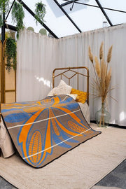 Luxuriöse gewebte Decke aus Merino Wolle - Duala - Seanamarena Poone Cobalt/Yolk/Natural - Bettüberwurf, Kuscheldecke, Wohndecke, Sofadecke - 165 x 155 cm - Marulaglow®