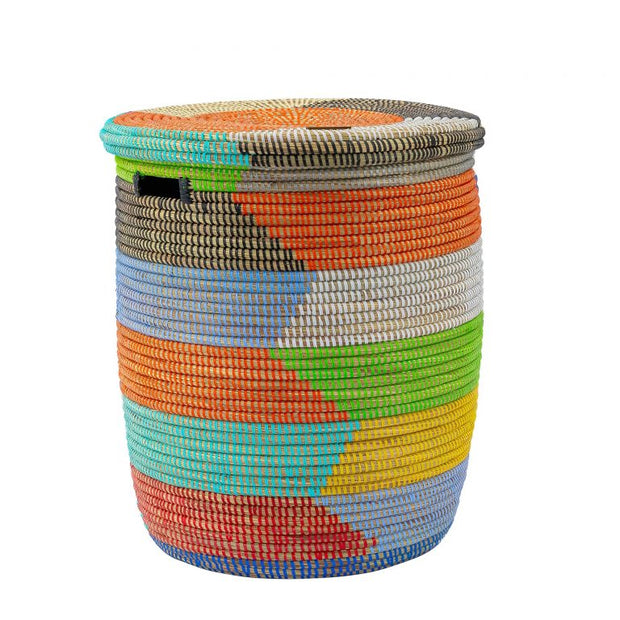 Traditioneller afrikanischer XL Wäschekorb mit flachem Deckel – Korb Yendi (bunt) – aus Savannengras geflochten – Handarbeit – Höhe ca. 43 cm für Kinderzimmer etc. - Marulaglow®